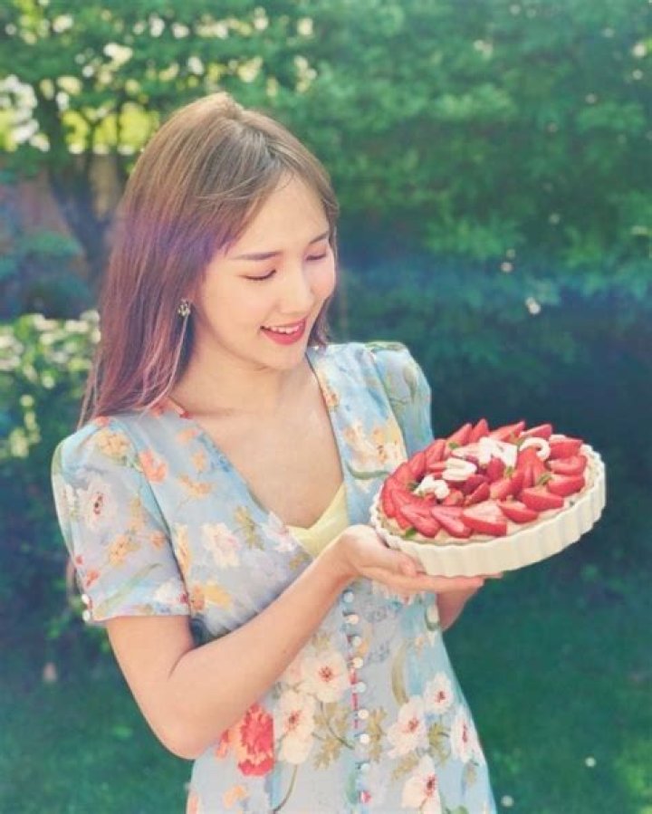 How old is gabie kook?