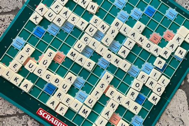 Is fudger a valid scrabble word?